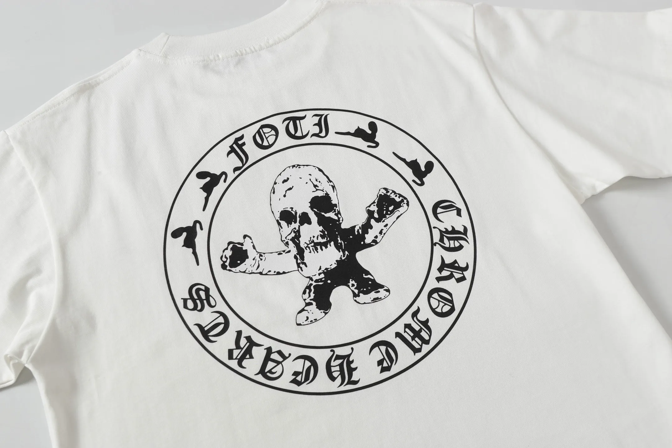 🅿️160 Chrome hearts ch Chrome hearts little monster printed short-sleeved t-shirt. Large version. Loose and stylish. Low version, slim and long version, upper body and crotch pull. 100% commitment: top quality, not fast food. The highest version on the market. Top quality, 280g, 26 counts of custom-dyed double yarn cotton, same style for men and women, complete with three standards. Color: black, white Size: XS-L